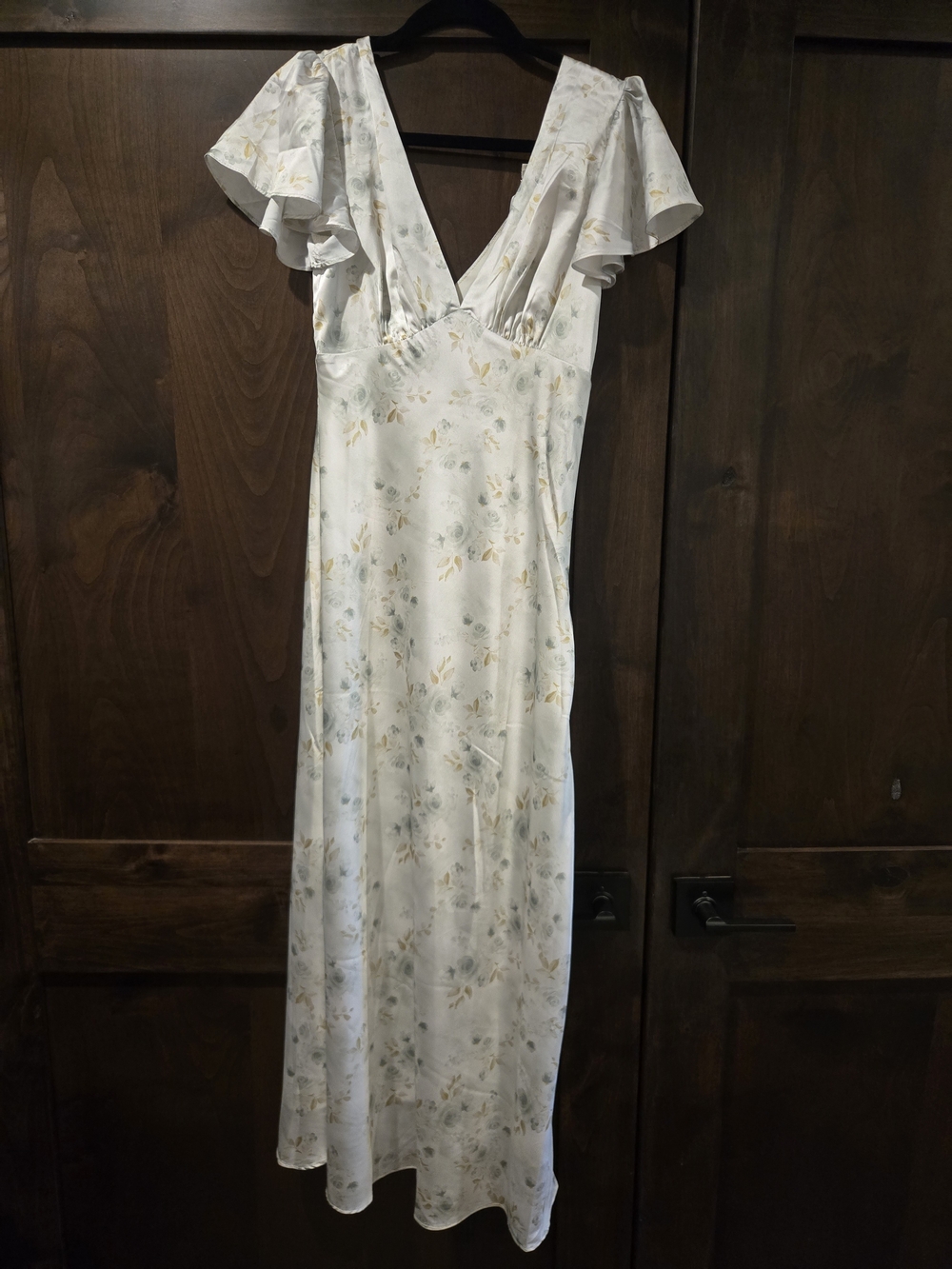 Storia Cream Floral V-Neck Maxi Dress